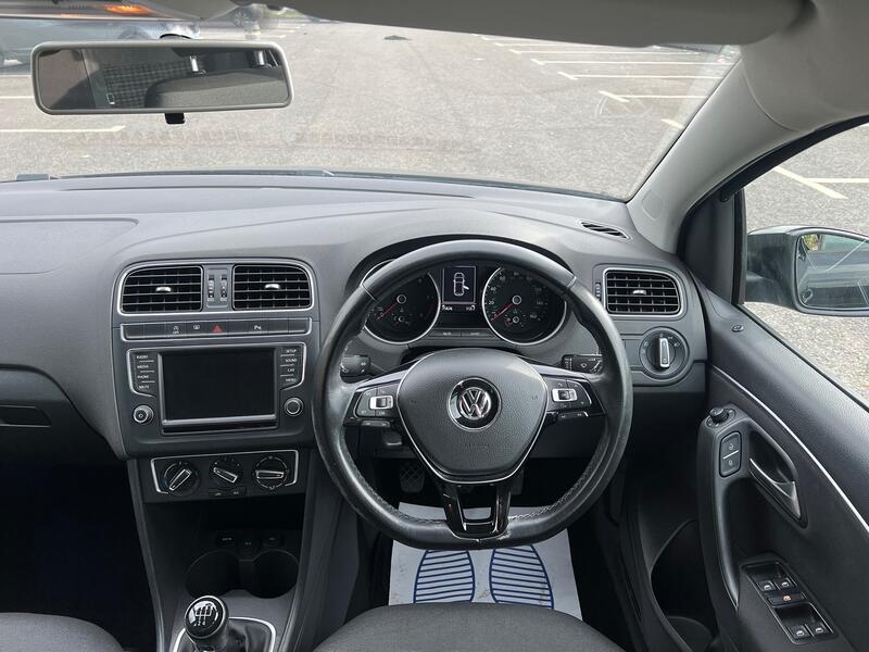 VOLKSWAGEN POLO